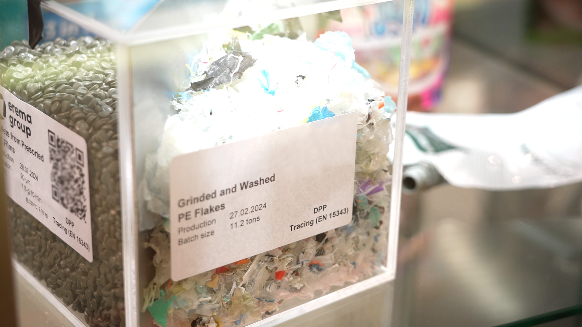 Determining polyethylene flake recycling content