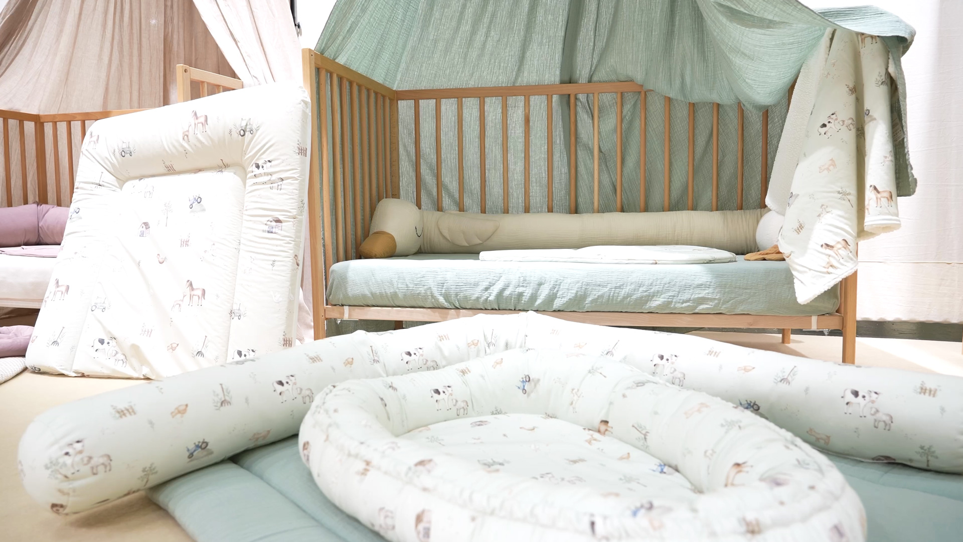 Comfortable and easy care bed bumpers made from muslin