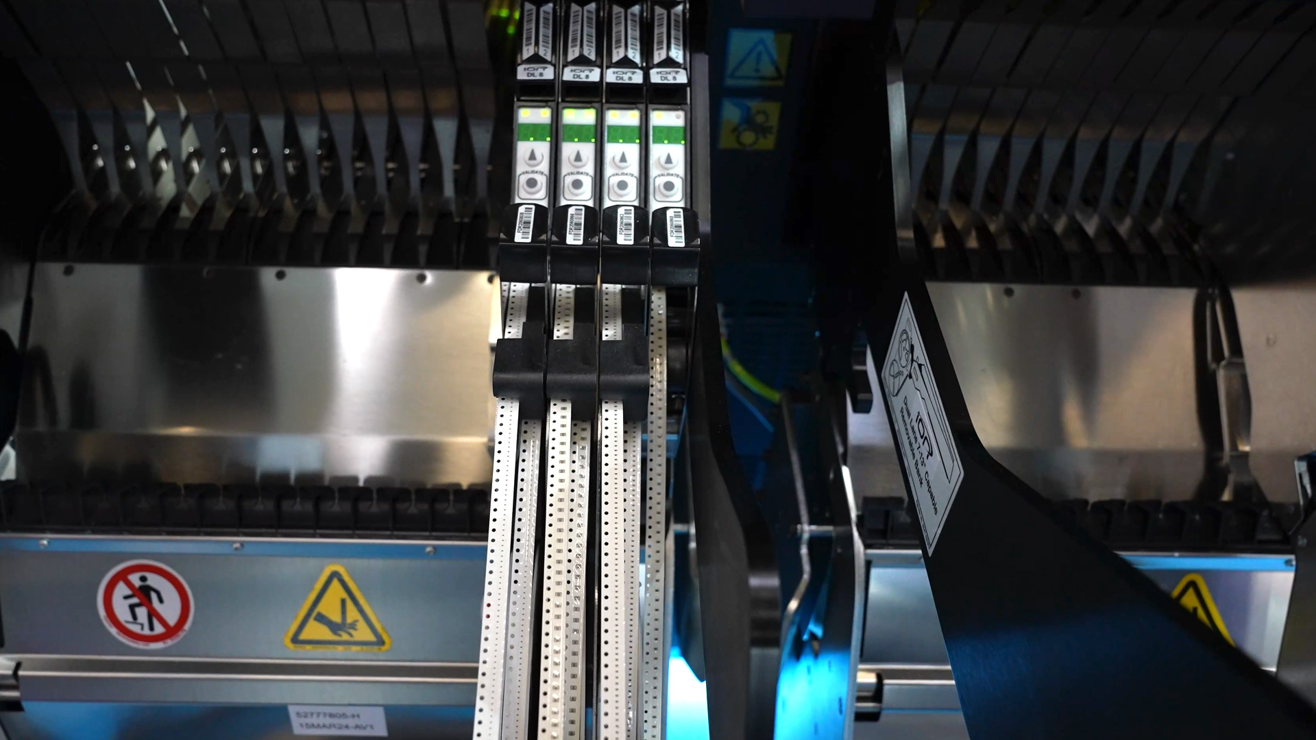 Electronics manufacturing flexible SMT processing of larger components