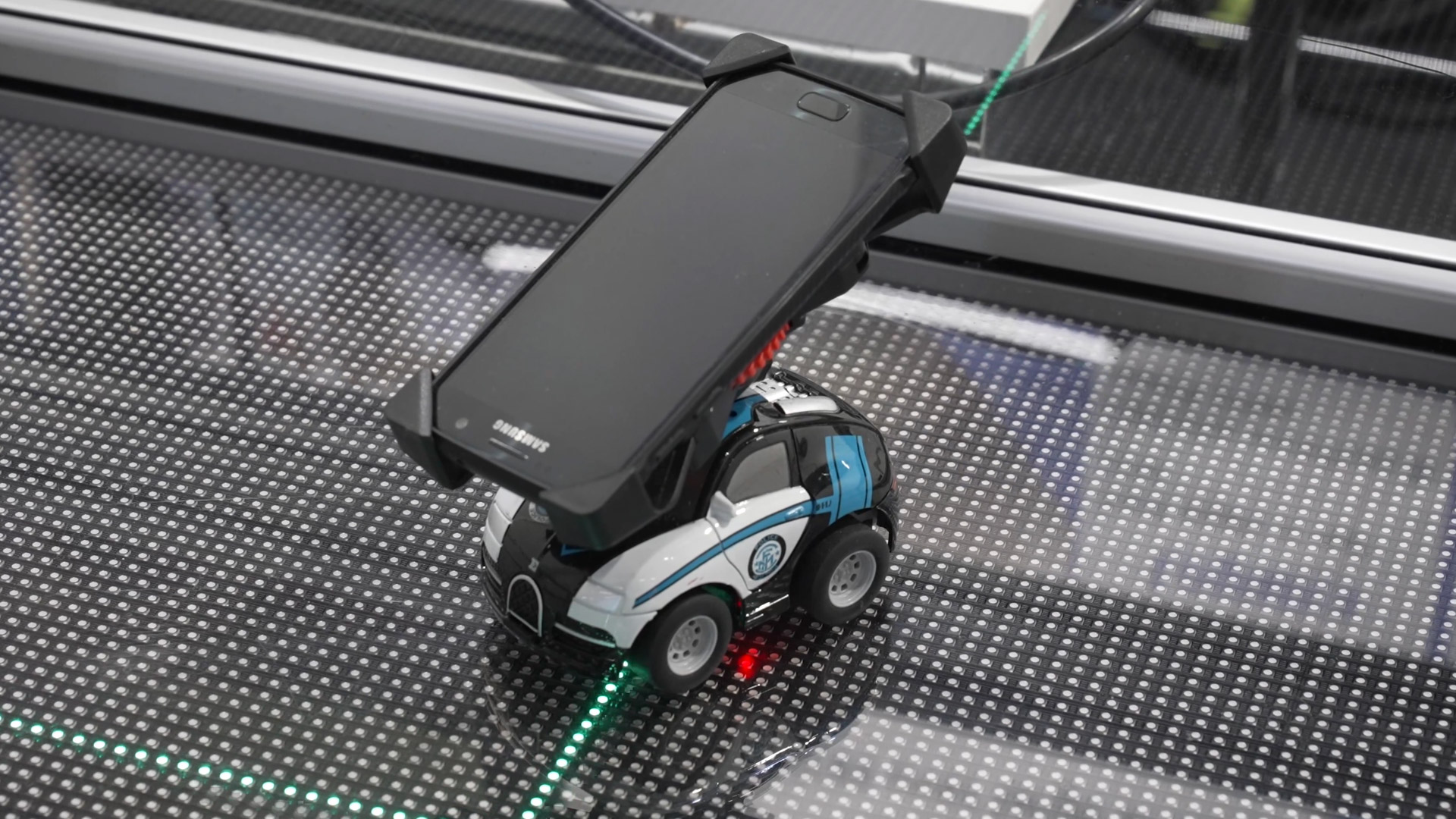Pelora Bluetooth positioning for retail and logistics