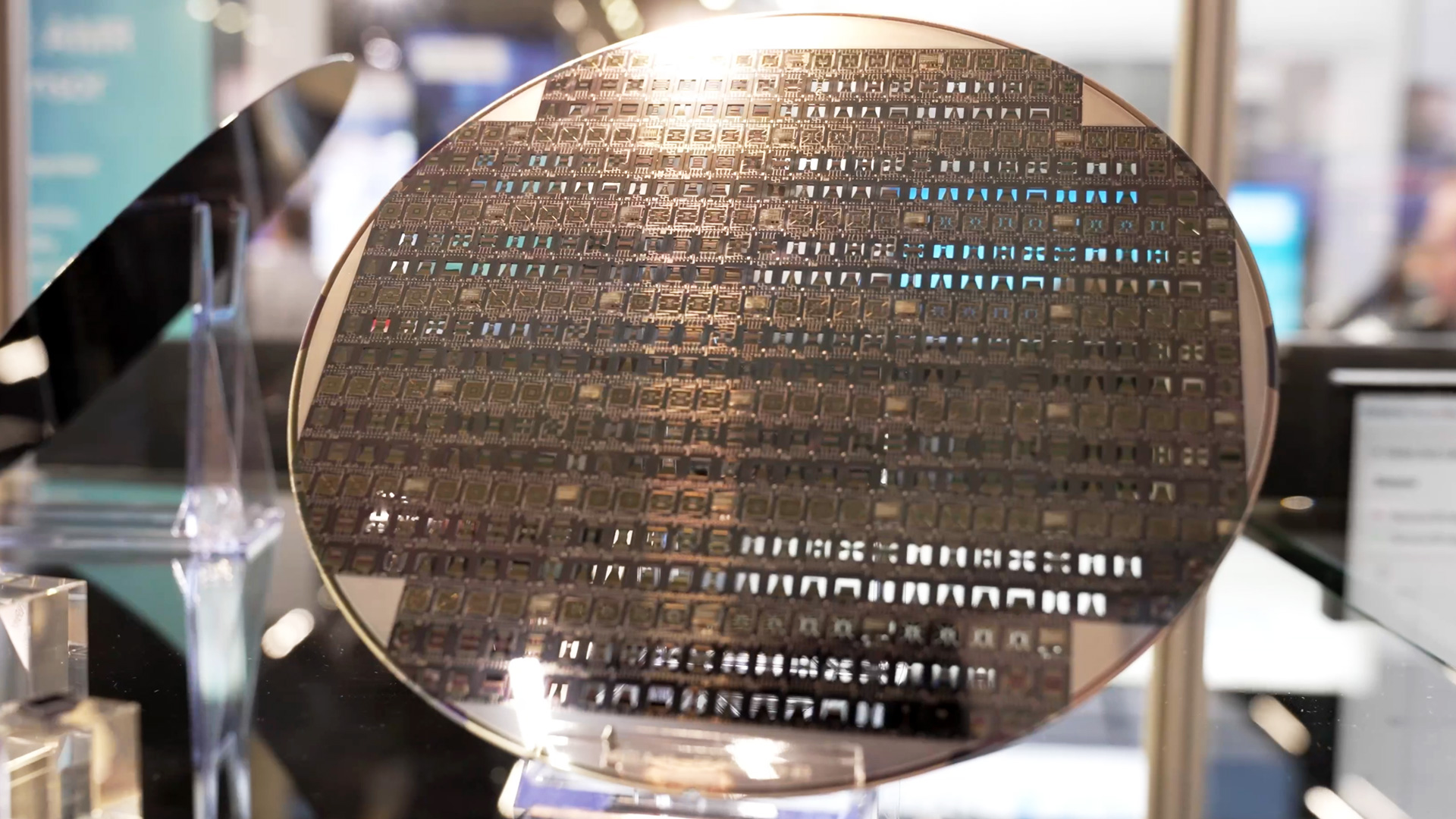 manufacturing cmut on wafer basis round disc made of semiconductor material