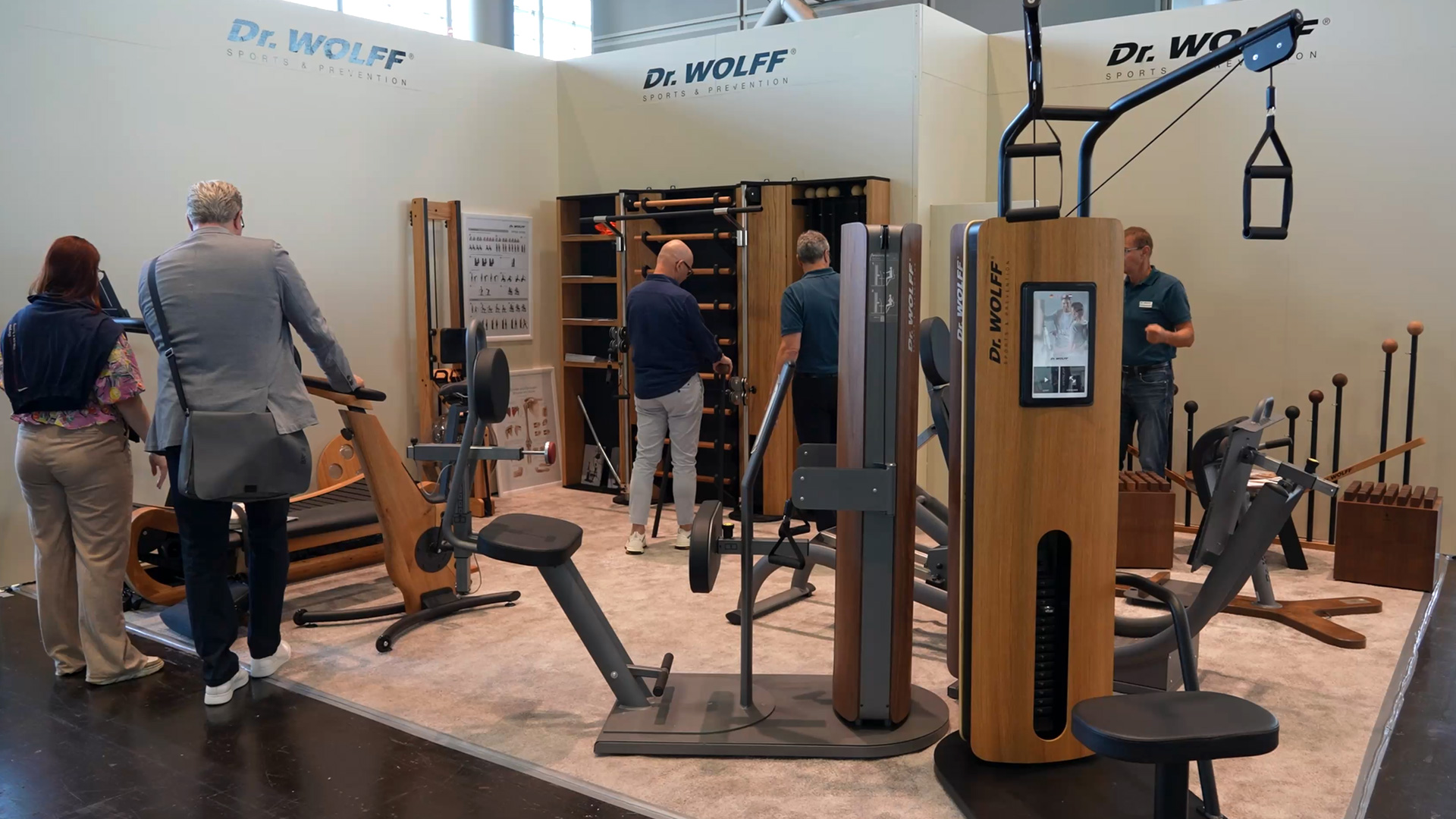 Dr Wolff with multifunctional training station Physiowall at Therapie Duesseldorf 2025
