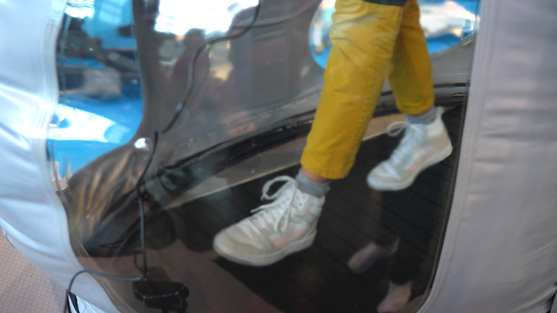 Weight bearing treadmill slats with anti gravity function for mobilization and rehabilitation Woodway
