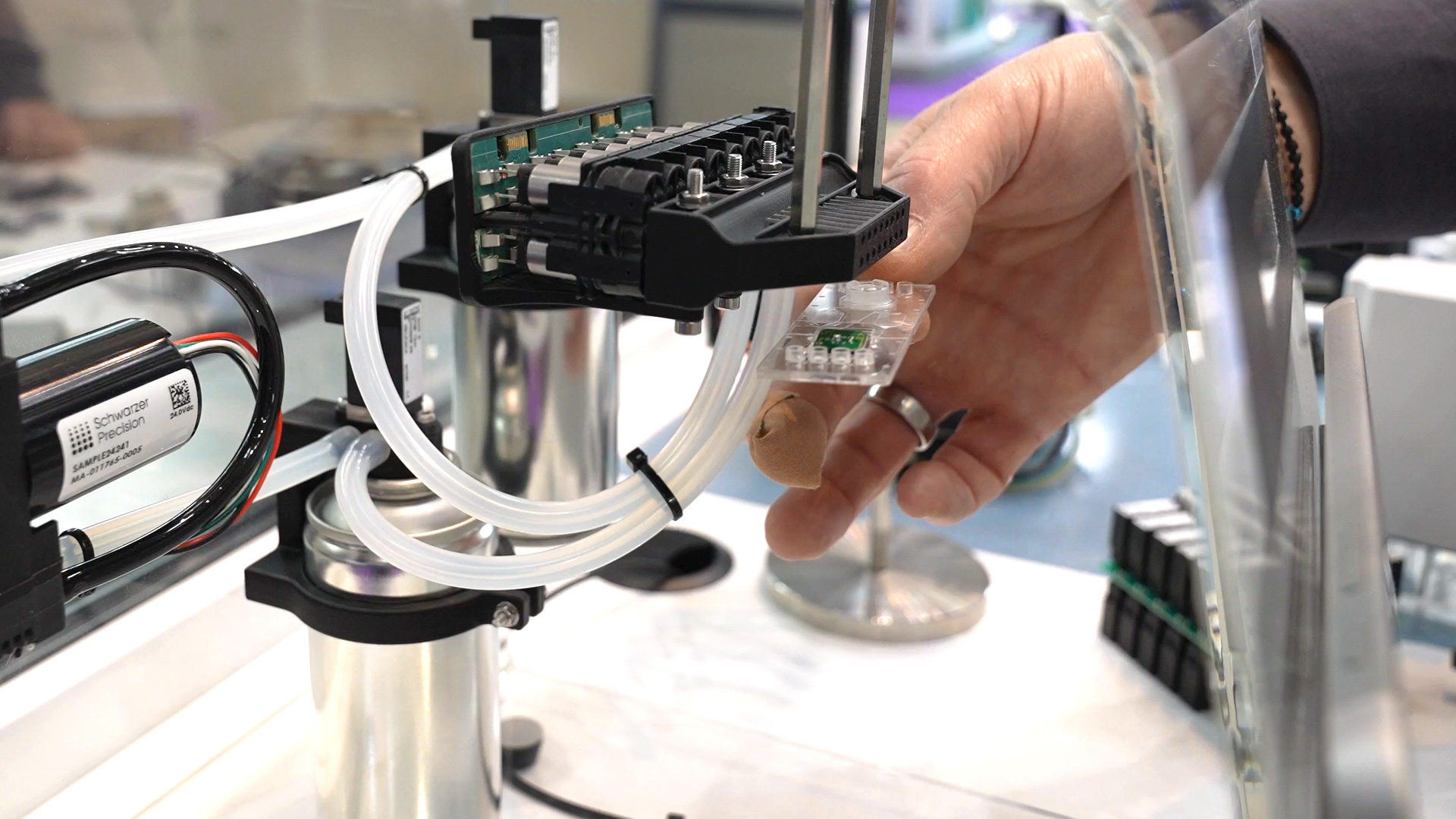 Fluidic system controls channels via pneumatic valves