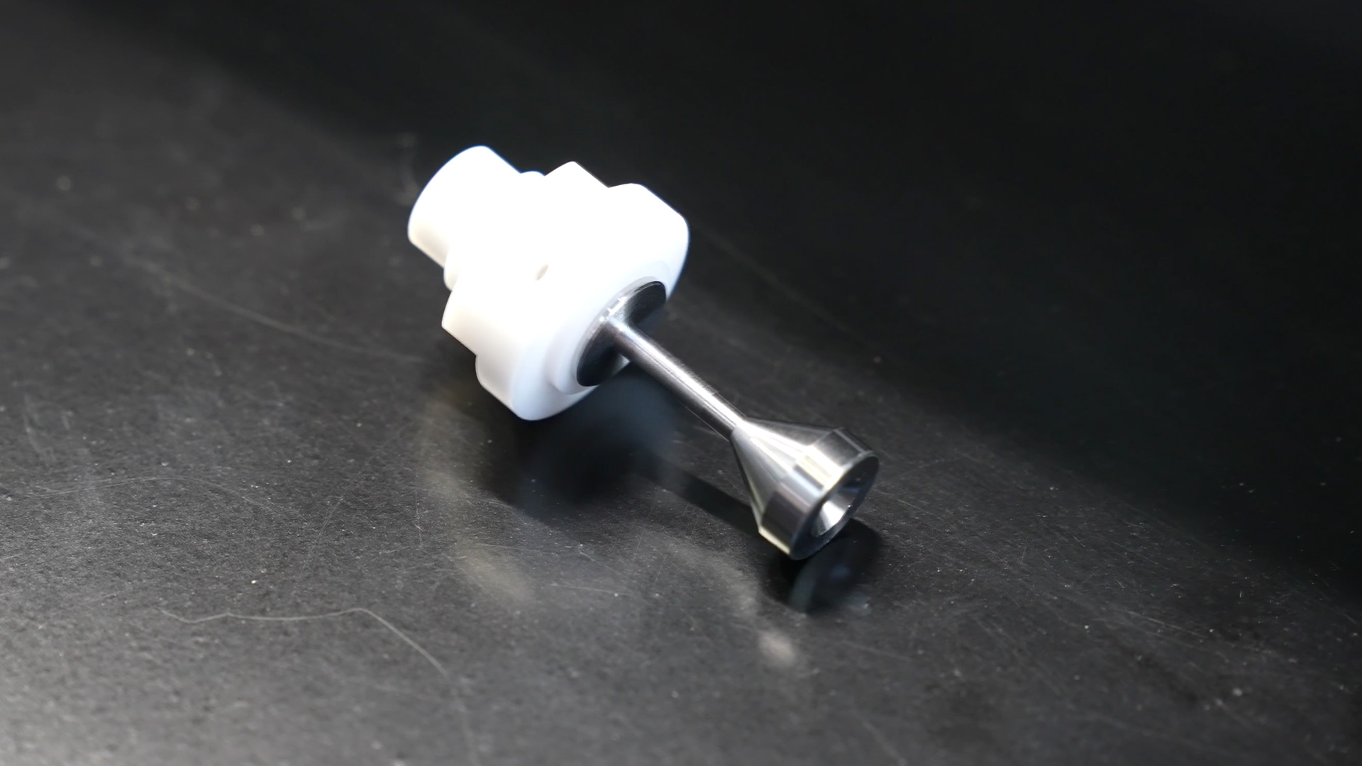 Shimadzu GC 2060 Simplified maintenance through screwless systems