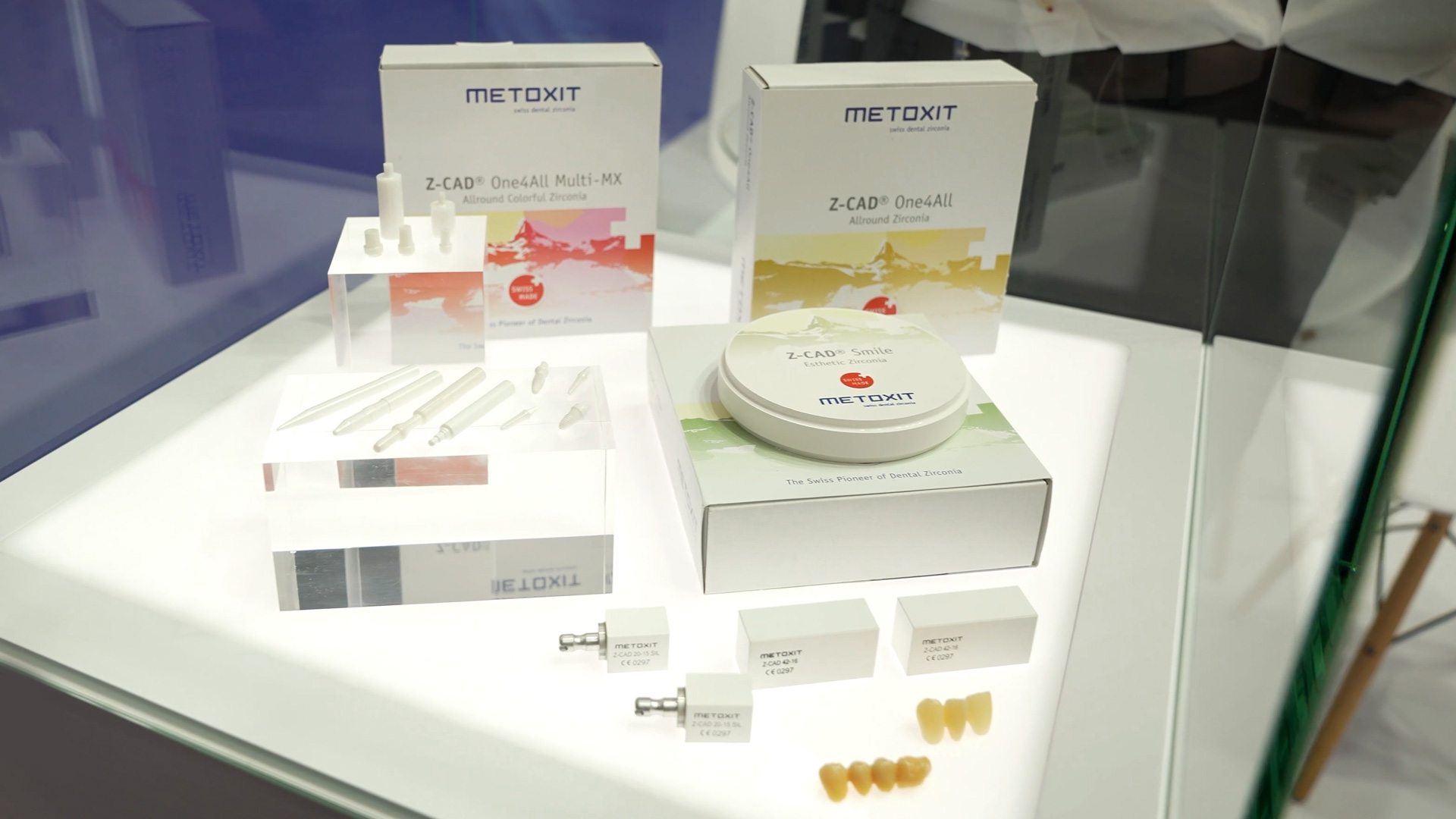 Dental implants and zirconia discs made of ceramic