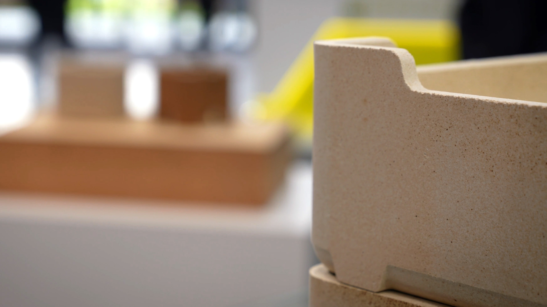 Refractories between traditional industry and new markets