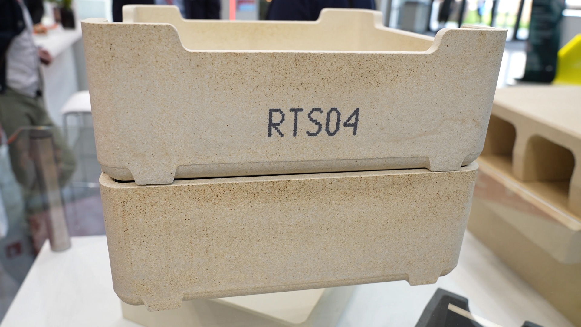 Refractories for glass industry and battery cells refractory technology