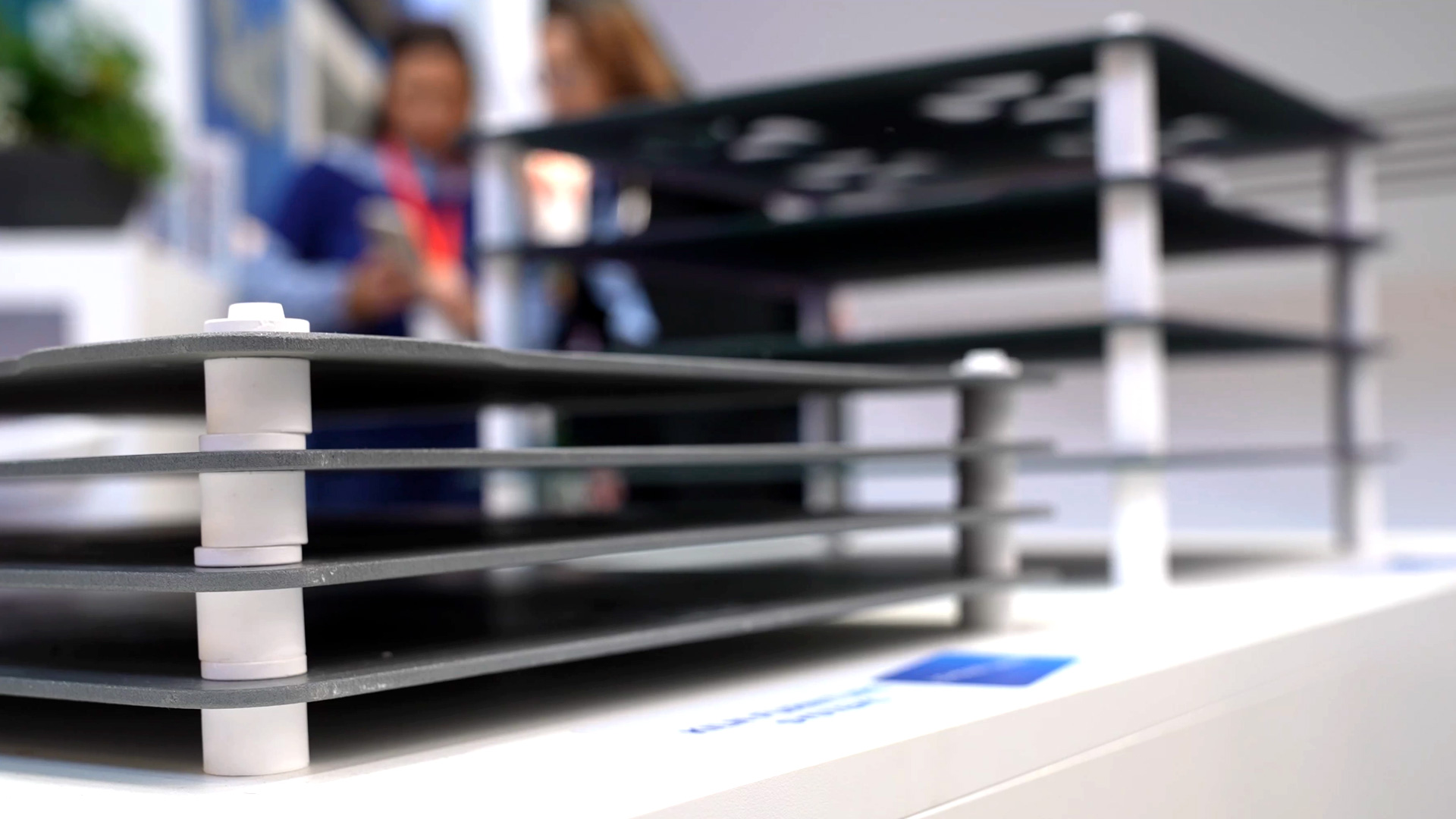 Thinner firing aid plates improve energy distribution in the furnace