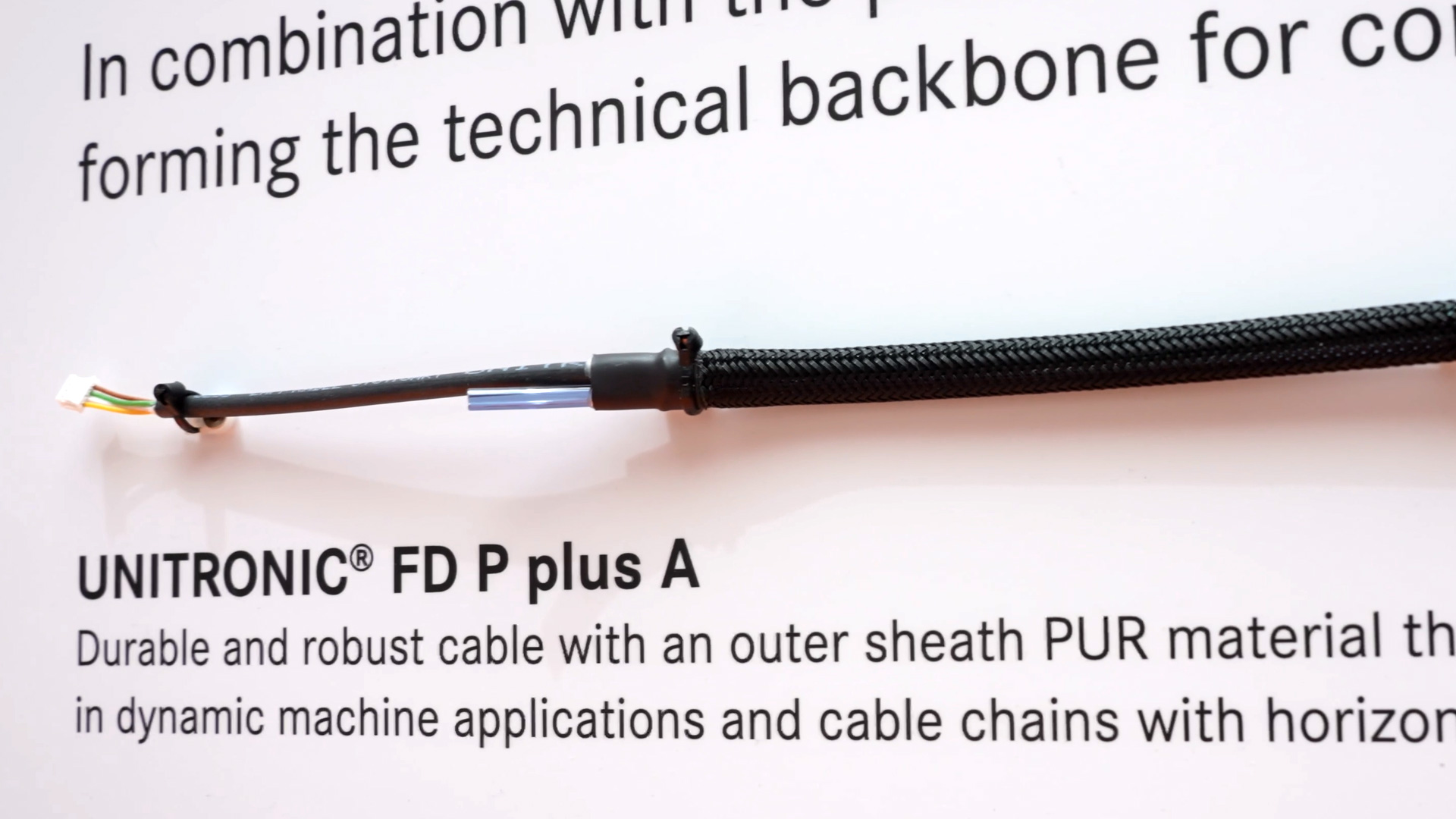 Lapp data cable Unitronic FD P plus integrated into the exoskeleton