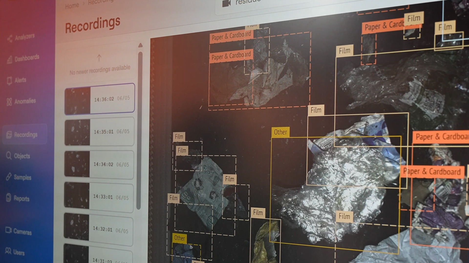 AI data analysis for sorting plants in the recycling process