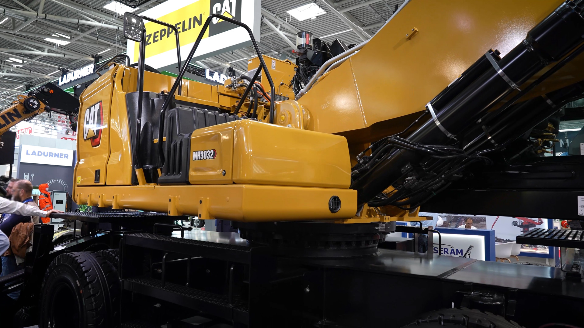 Assistance systems and telematics support the excavator operator