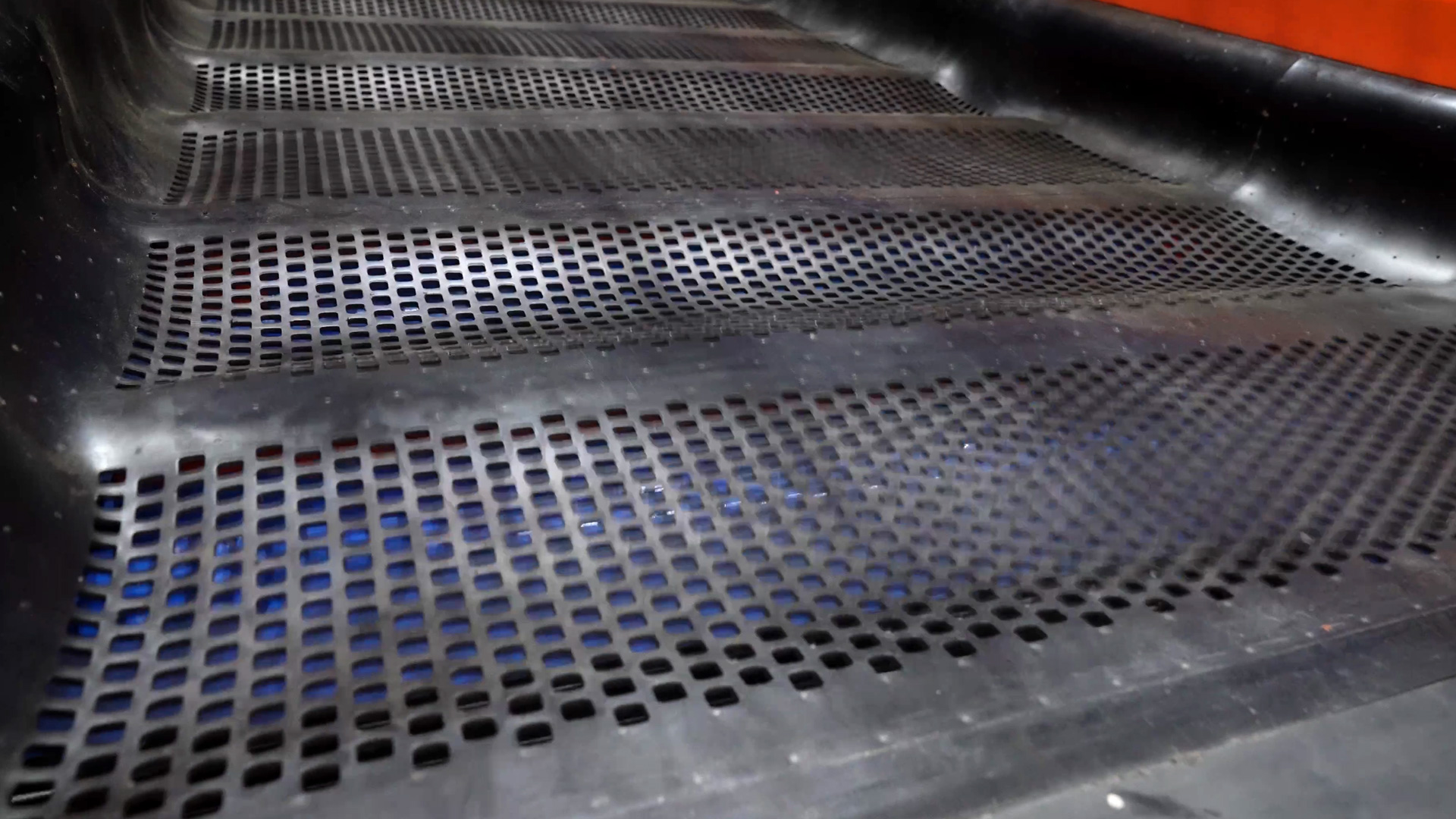 Classification Screening machine separates material by grain size