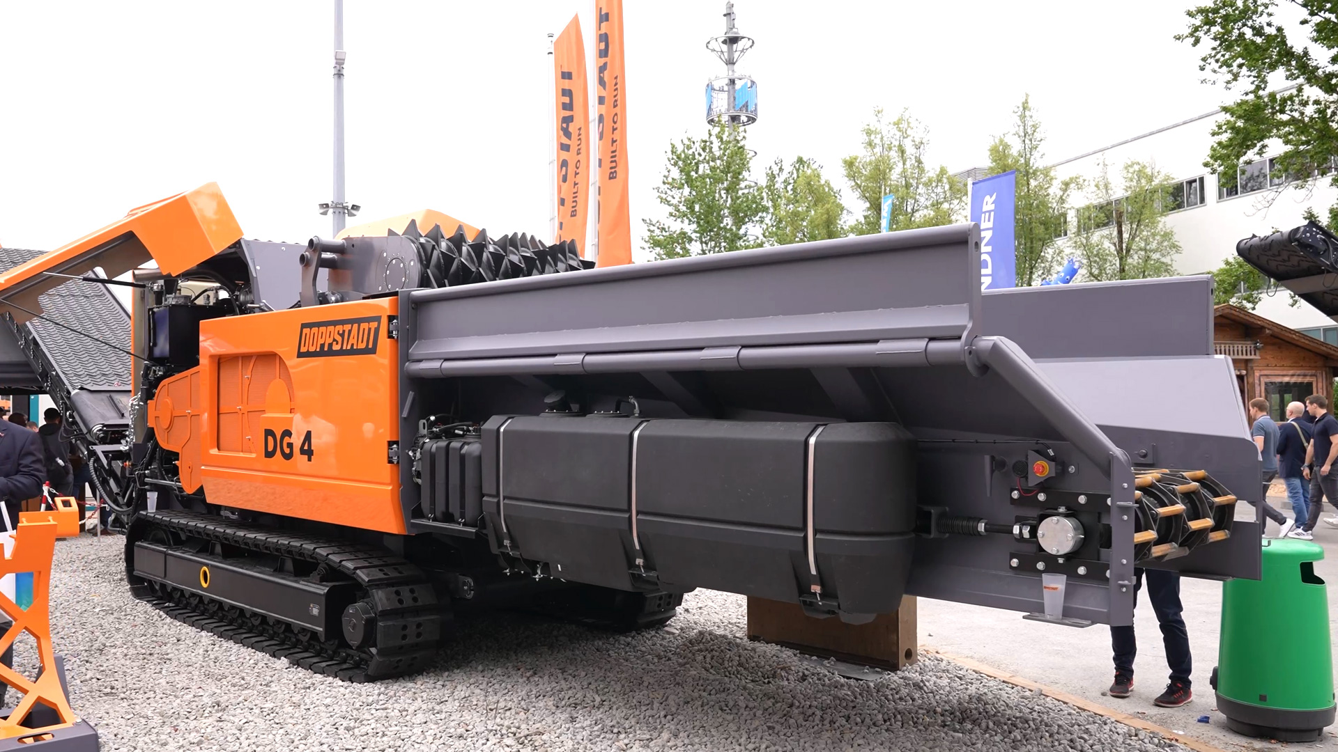 DG 4 fast running shredder with Donect control analyses machines in real time