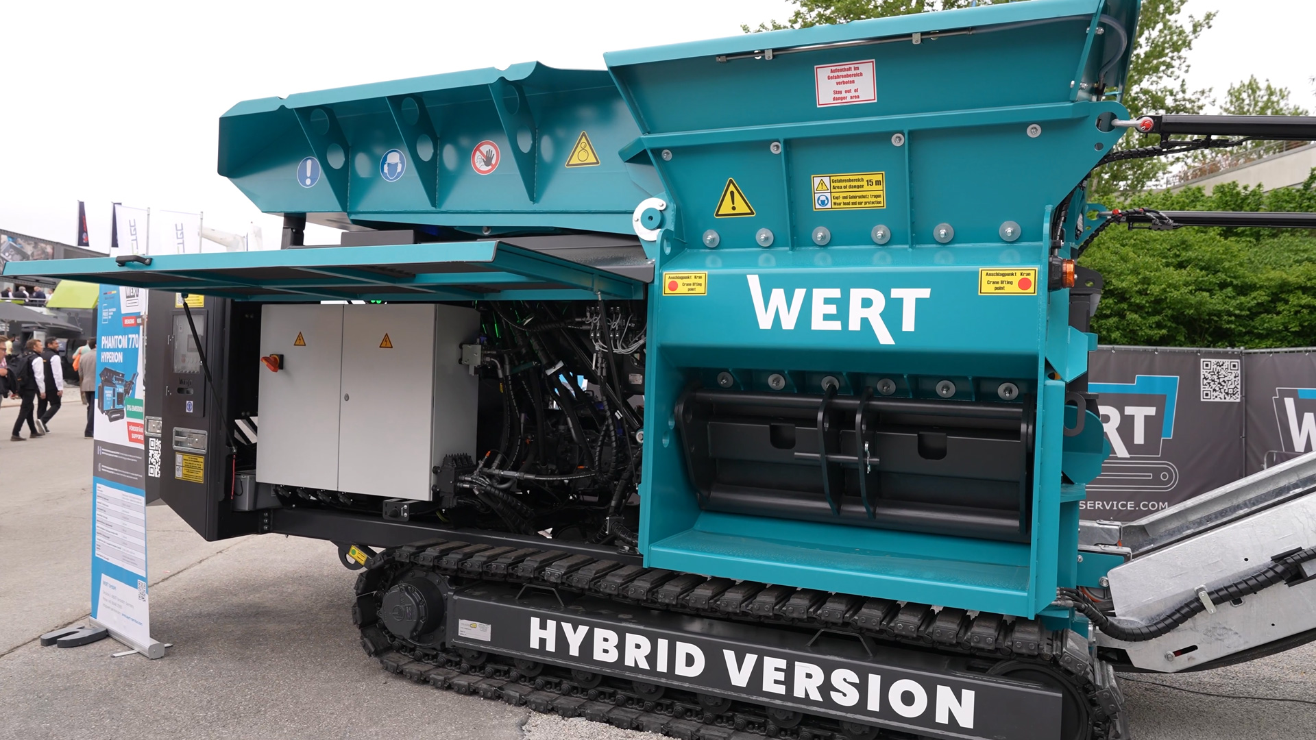 Electromobile shredder for recycling and construction waste of Wert GmbH