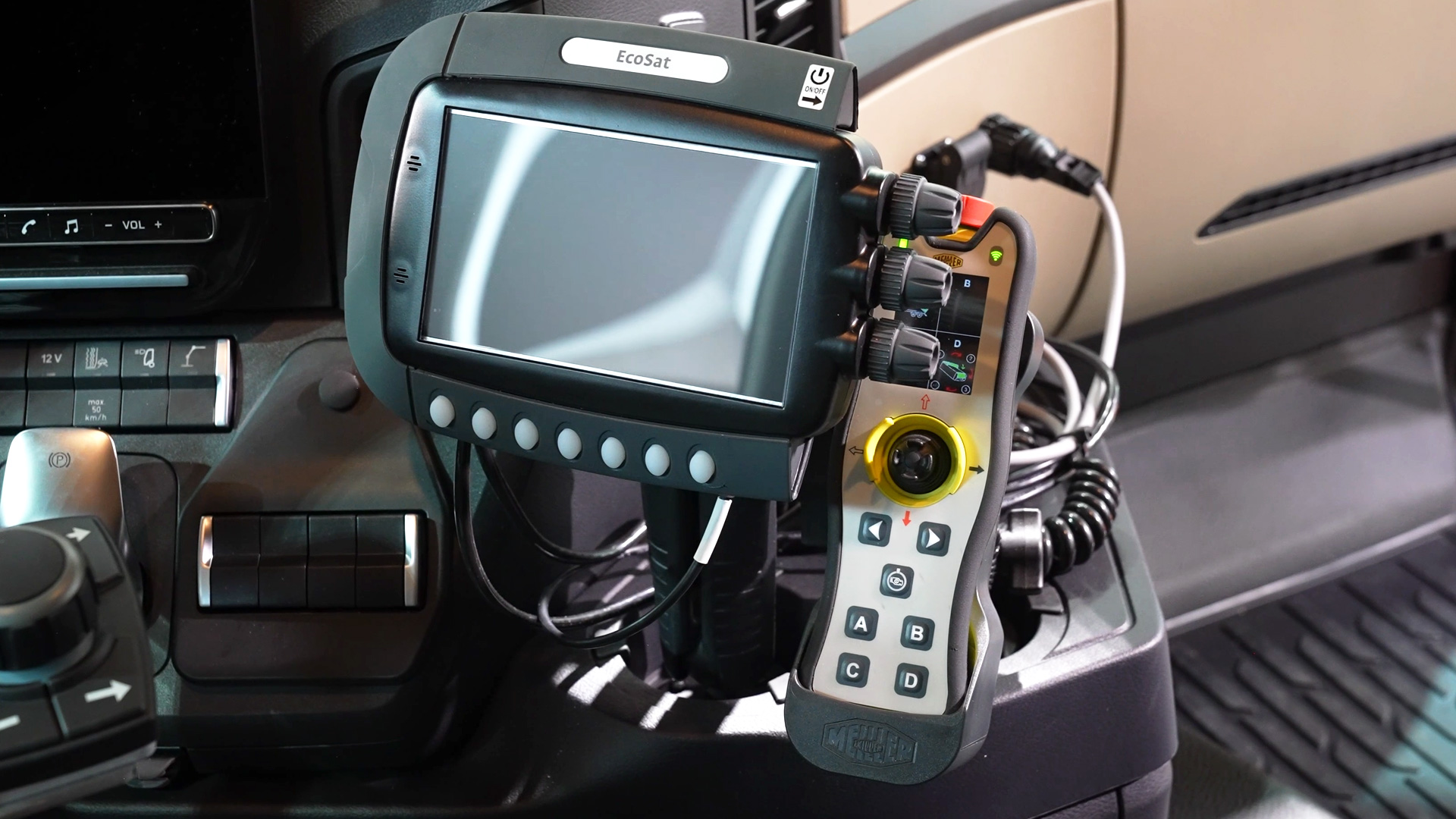 Innovative assistance systems for more safety in municipal vehicles