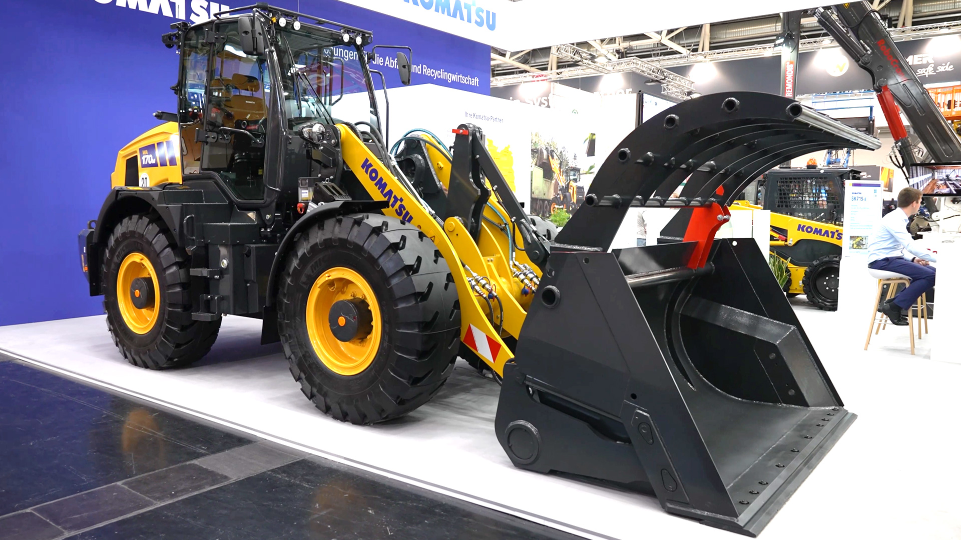 Komatsu compact wheel loaders that combine power and comfort