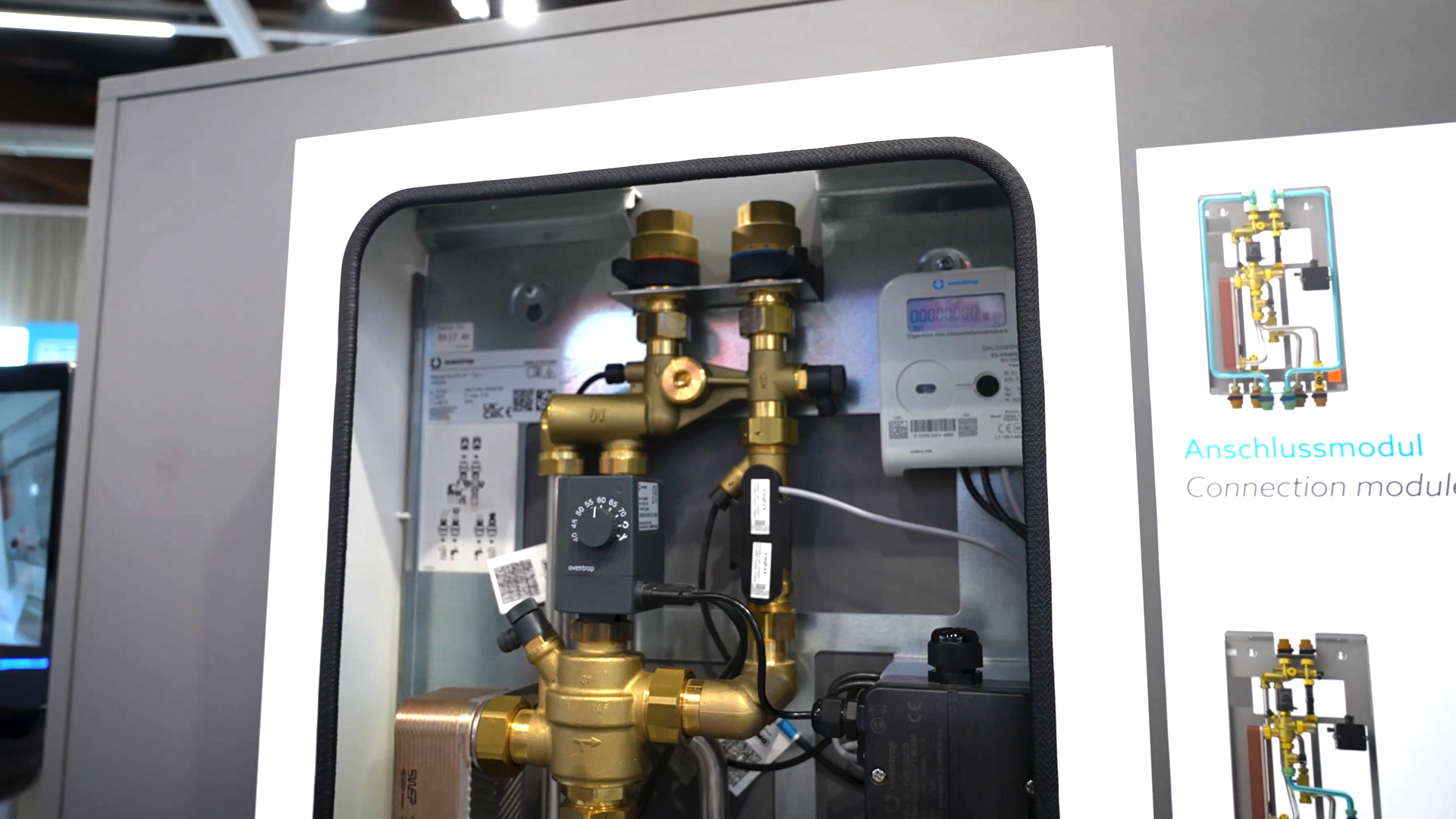 Dwelling station connects heating and drinking water