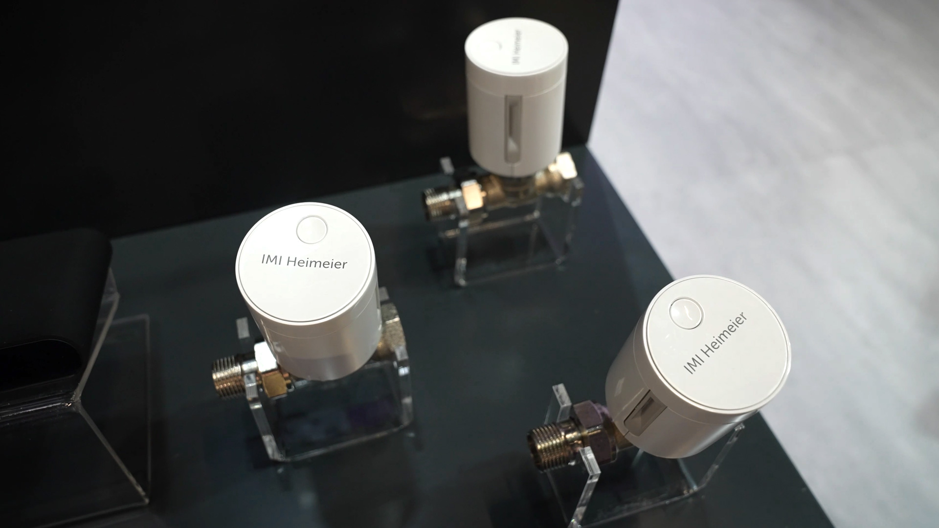 IMI thermostatic head for integration into smart home systems with app control