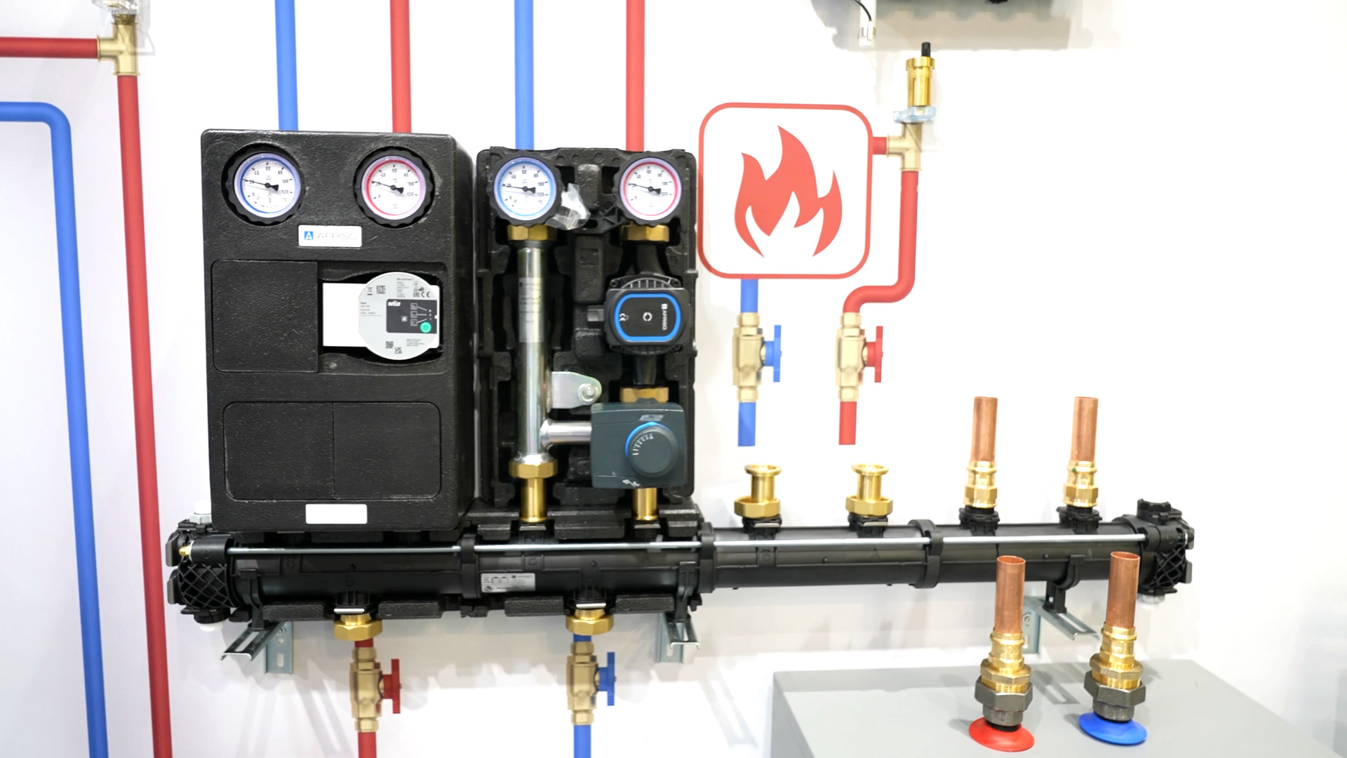 Modular HSM distributor for heat pump and heating circuitc