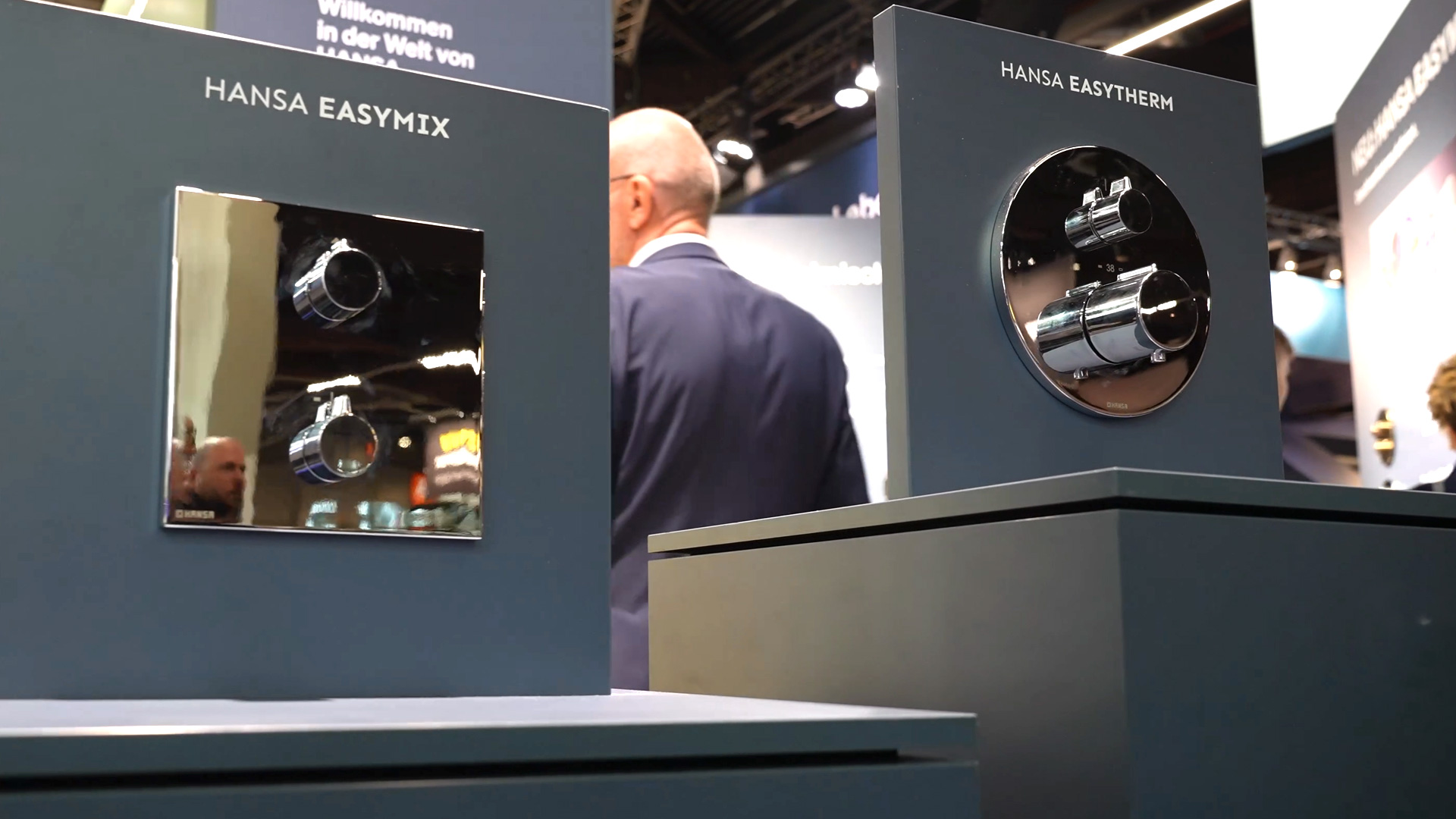 Volume control and temperature adjustment shower to bathtub in detail