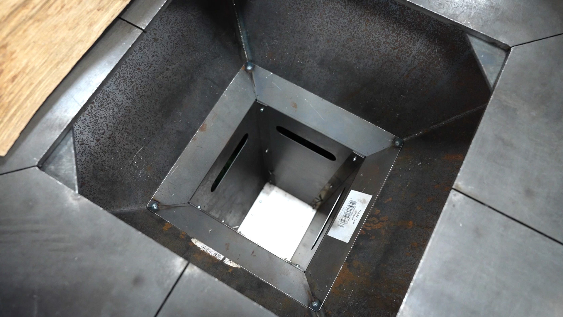 Ash tray and easy cleaning of the flare fire kitchen