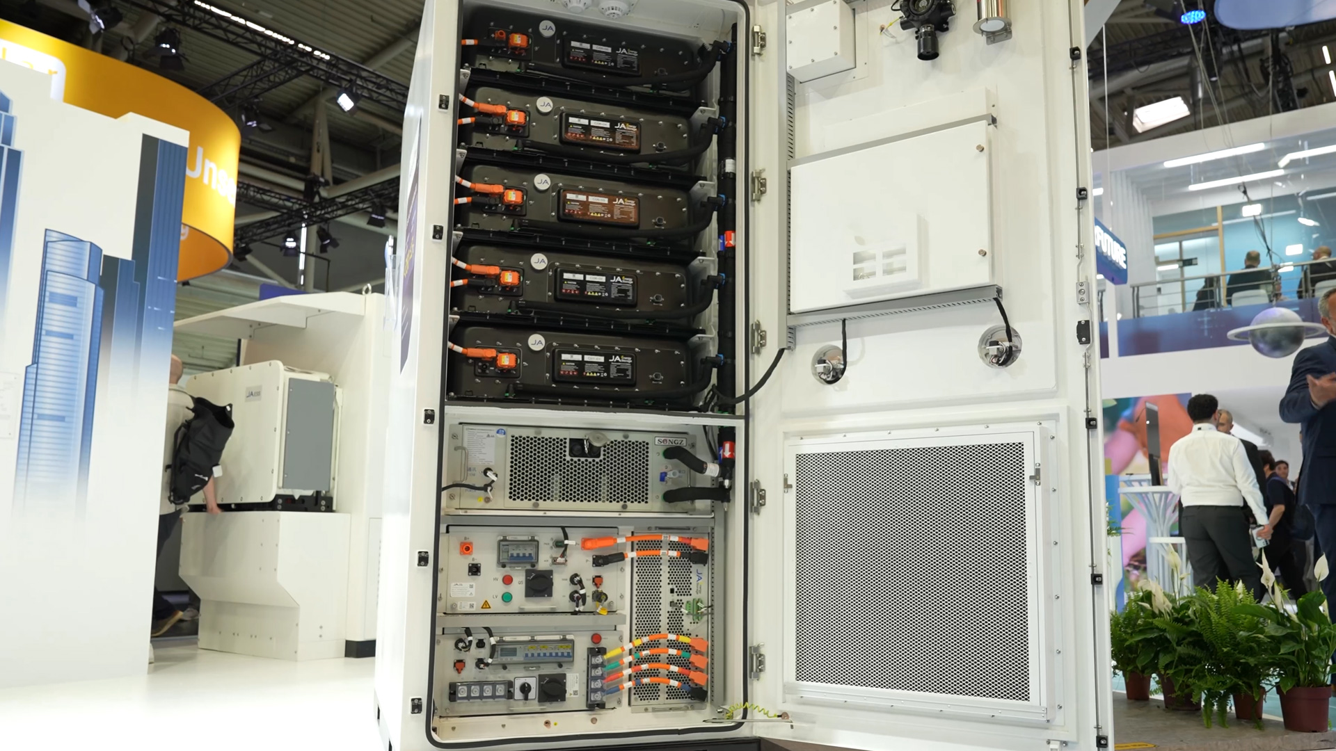 Digital platform connects storage PV systems and consumers