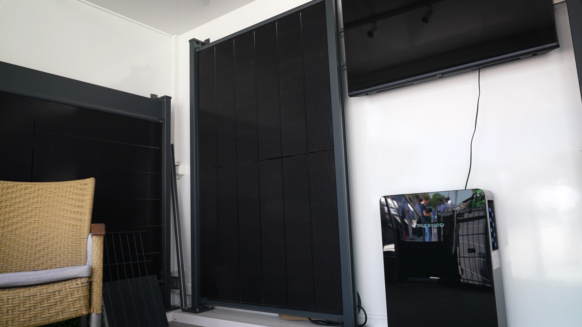 Solar fences open up new areas for photovoltaics