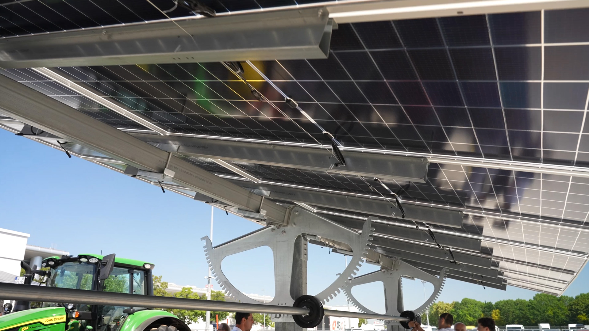 Solar trackers shift electricity generation to the morning and evening