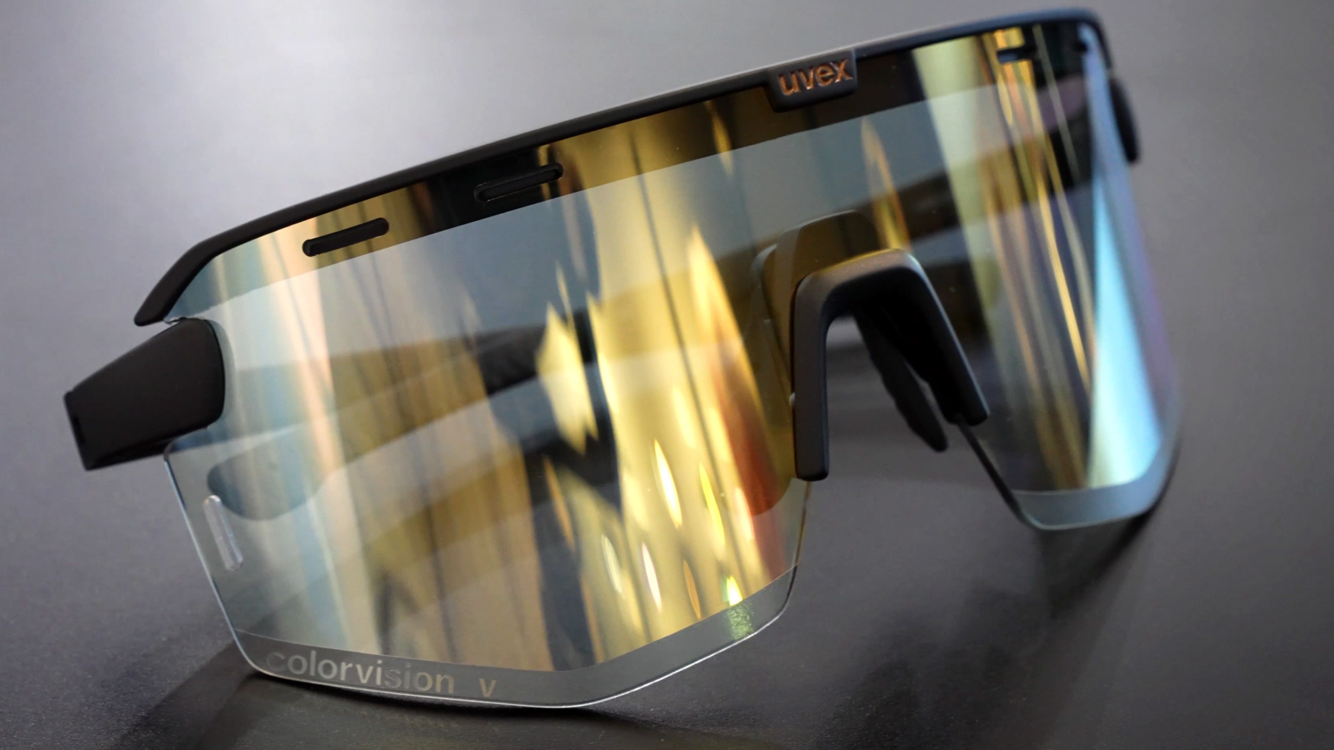 Reliable safety glasses against particle splashes or dust