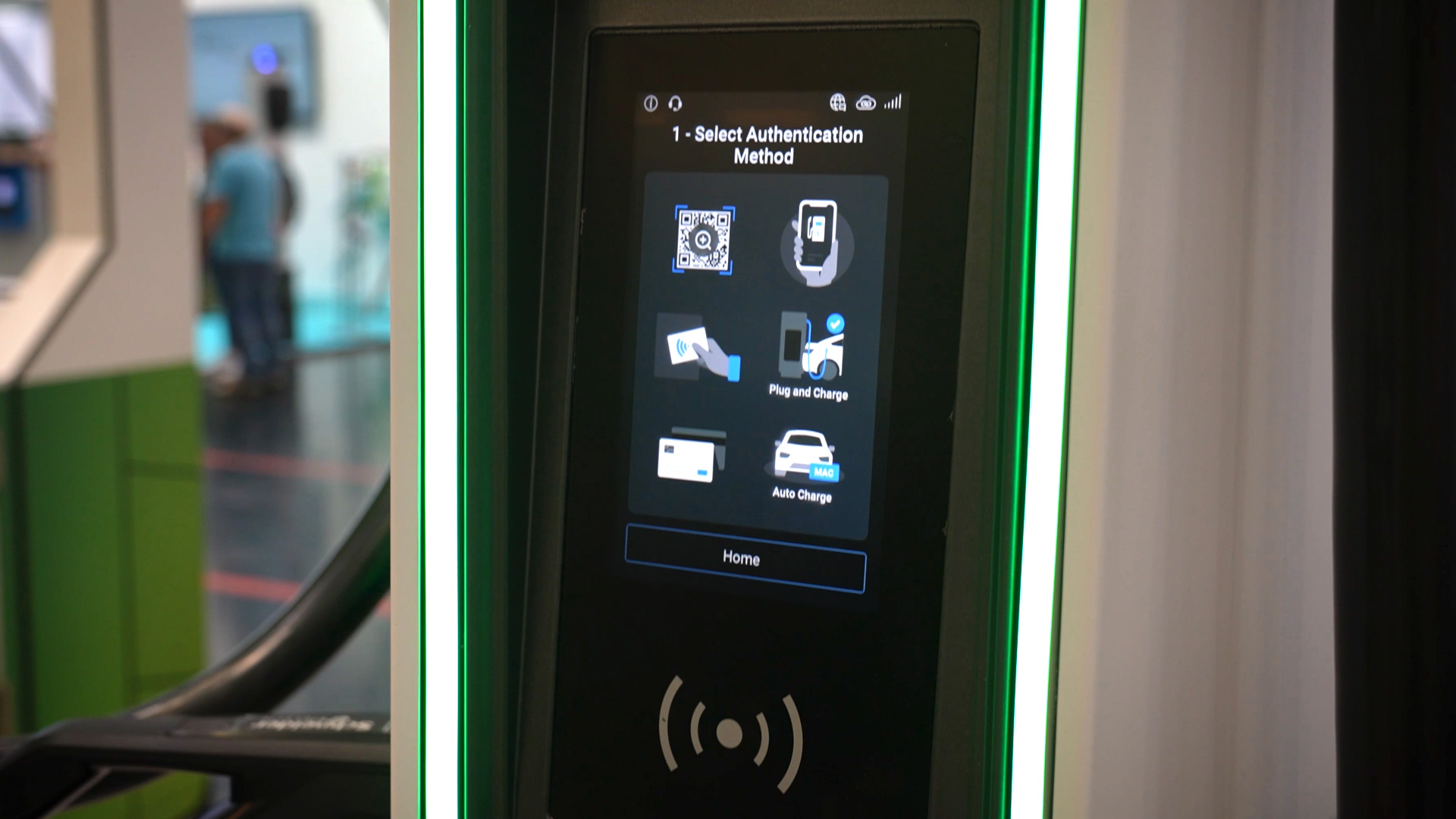 Charging infrastructure for heavy commercial vehicles such as lorries and buses