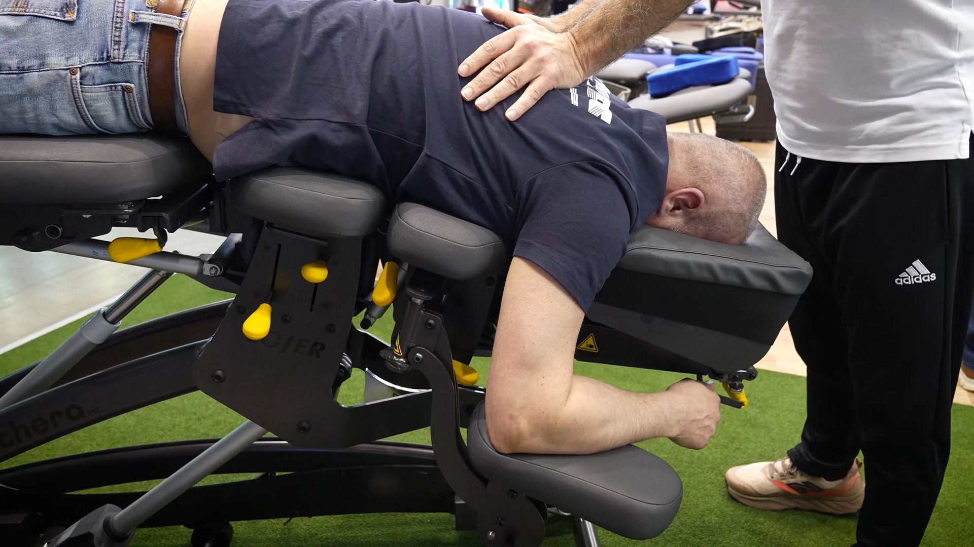 Manuthera 242 therapy table working without gravity