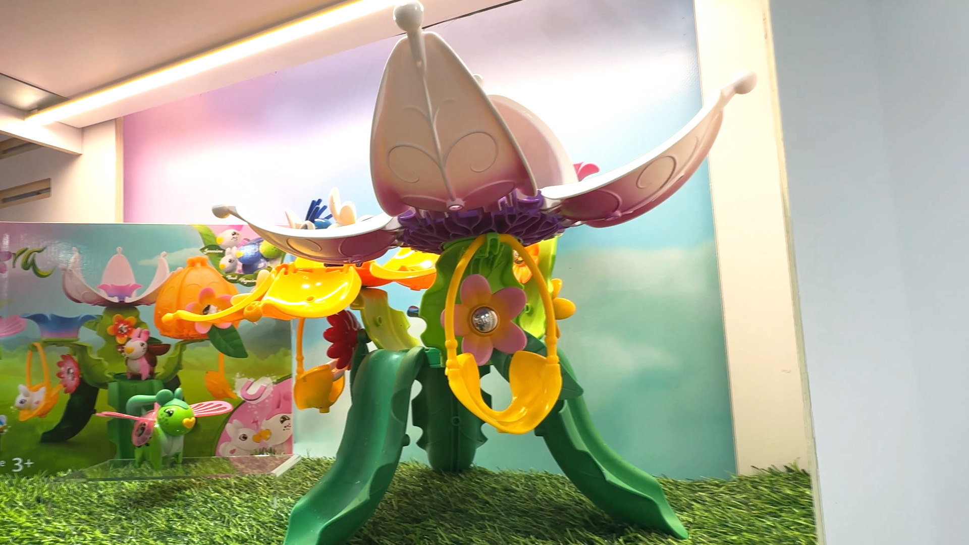 Brio Flora open play with stories decorations and adventures