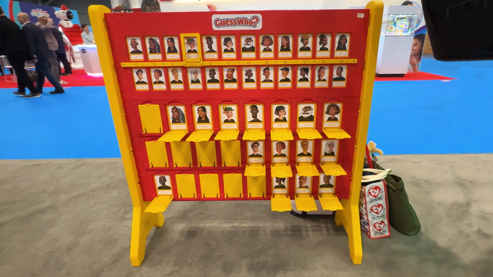 Guess Who guessing game XXL format Buffalo Games