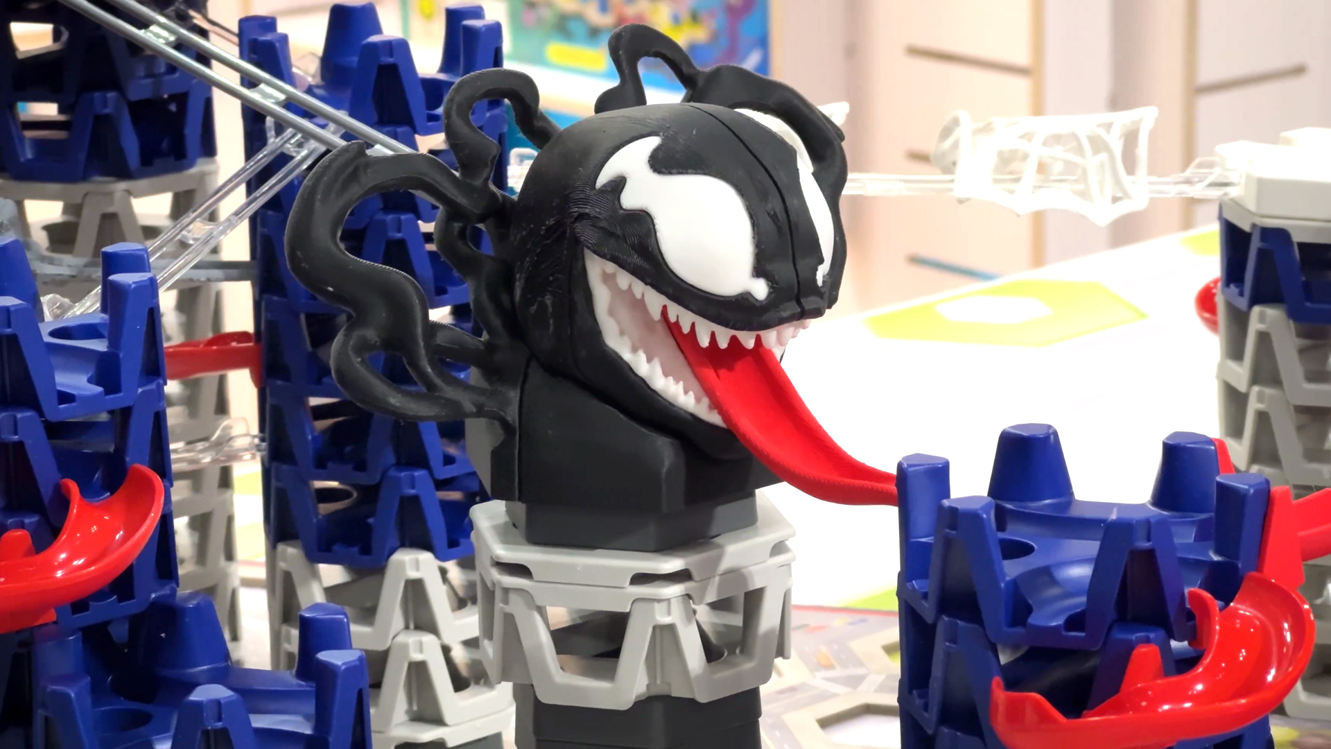 Licensing strategy Gravitrax construction set meets superhero dynamics