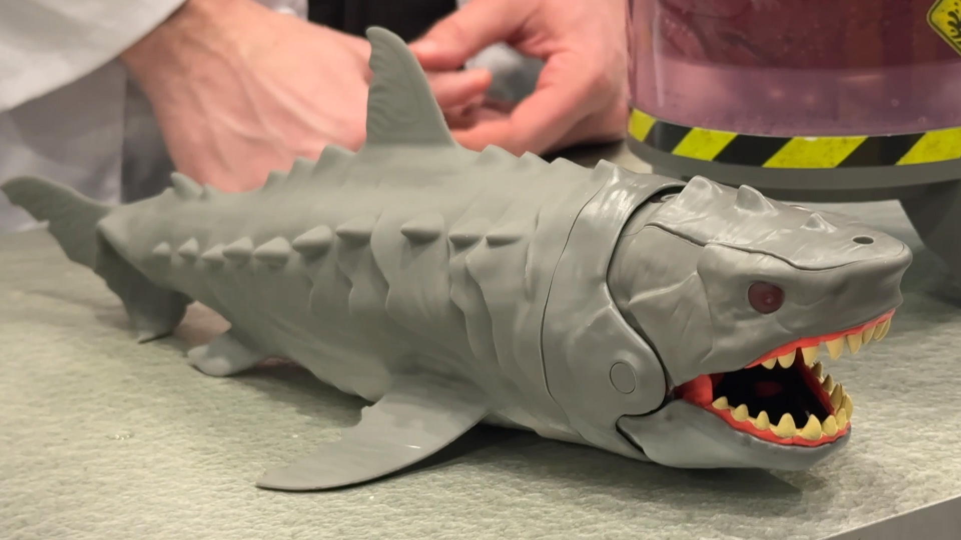 Megalodon with biting function and four games
