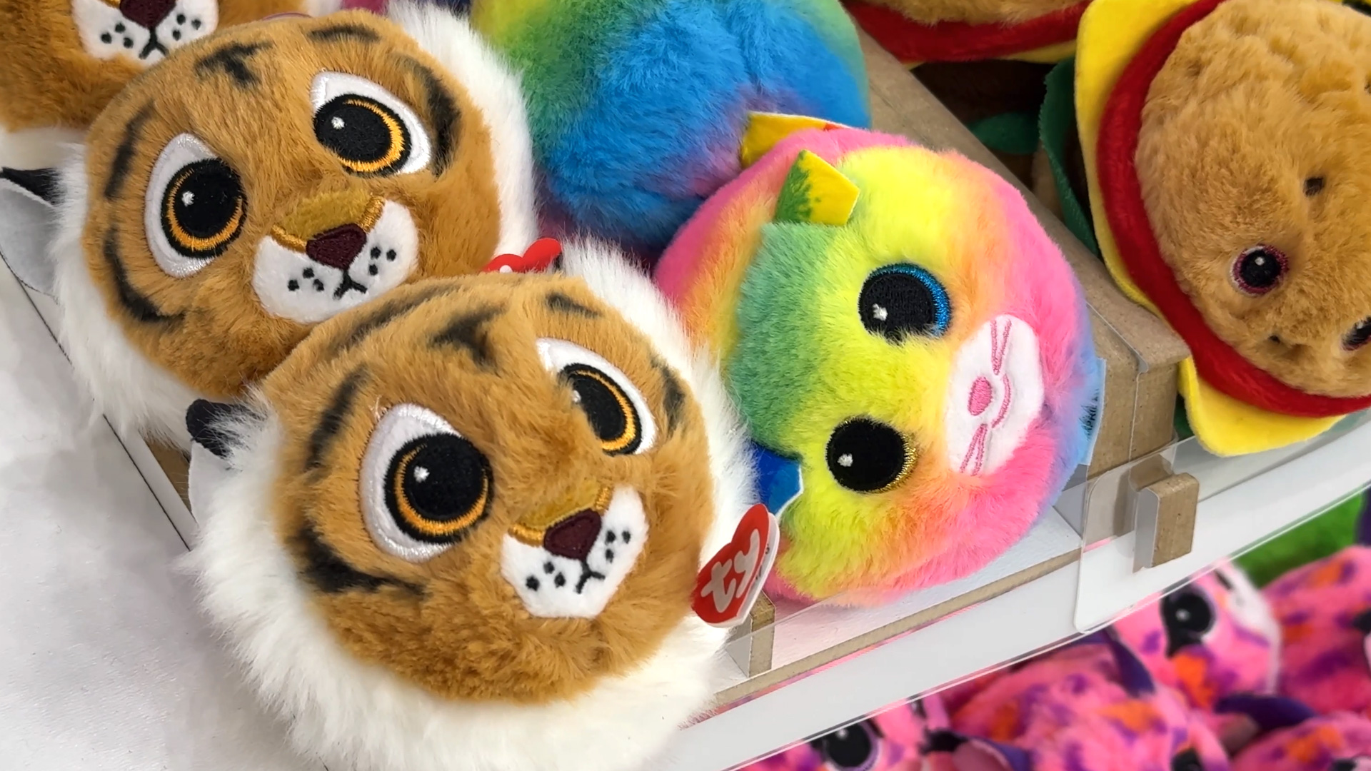 Plush figures with bounce effect from Ty