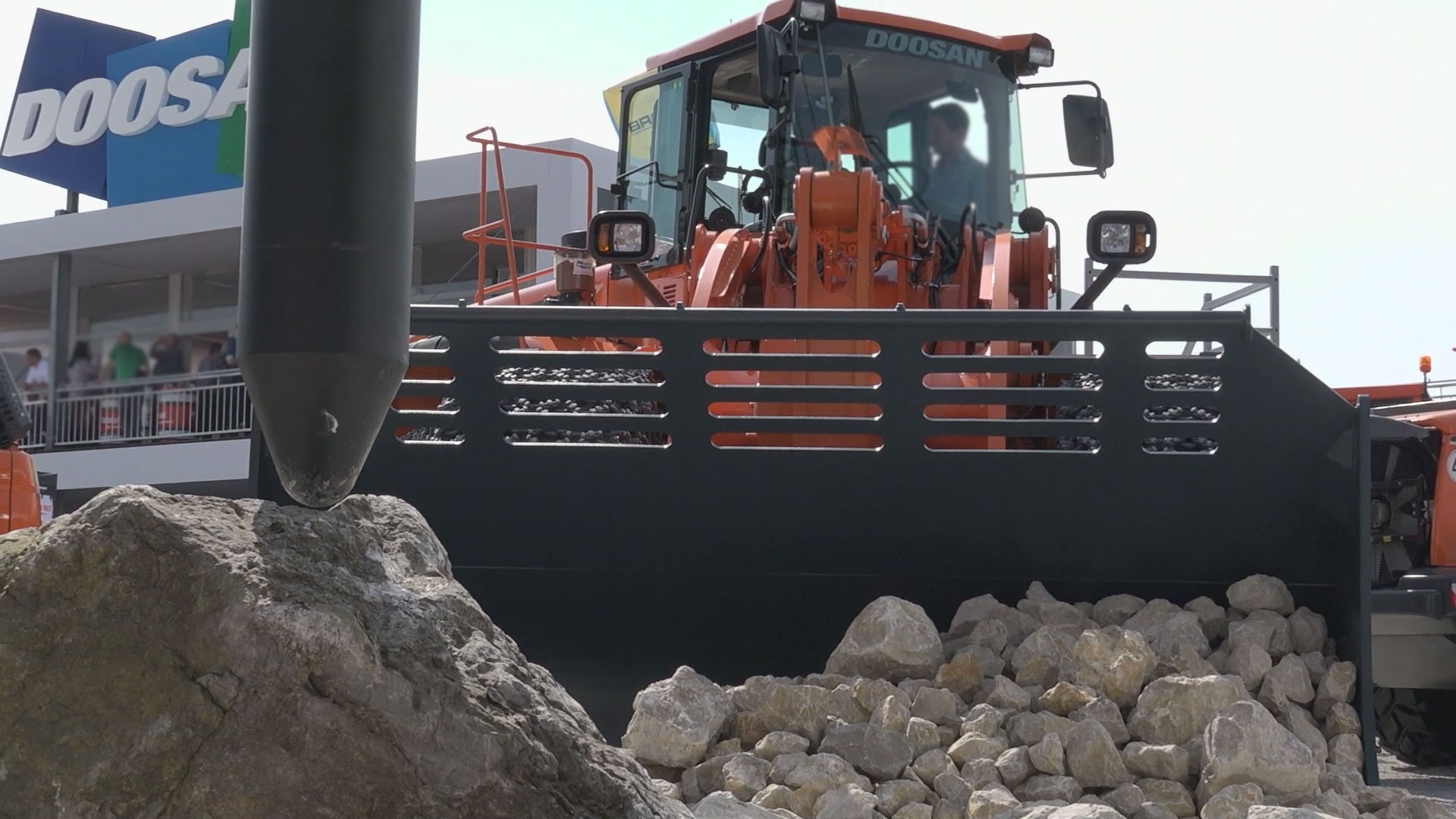 Construction machine wheel loader