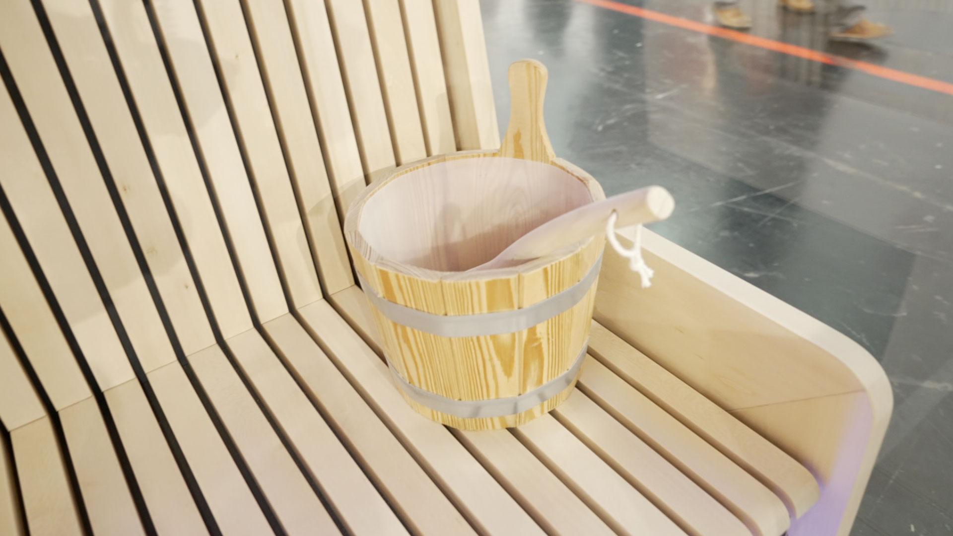 Sauna infusion bucket made of wood