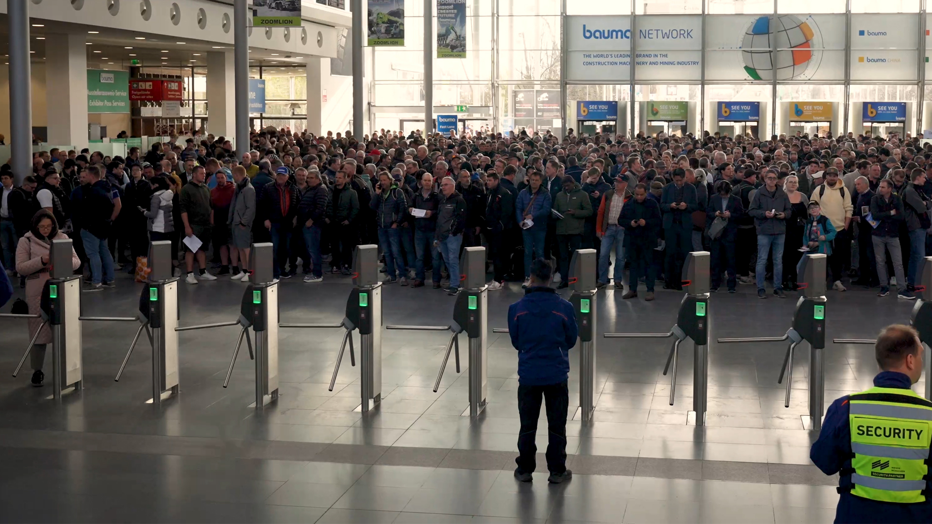 Visitors flock to bauma trade fair Munich West Entrance