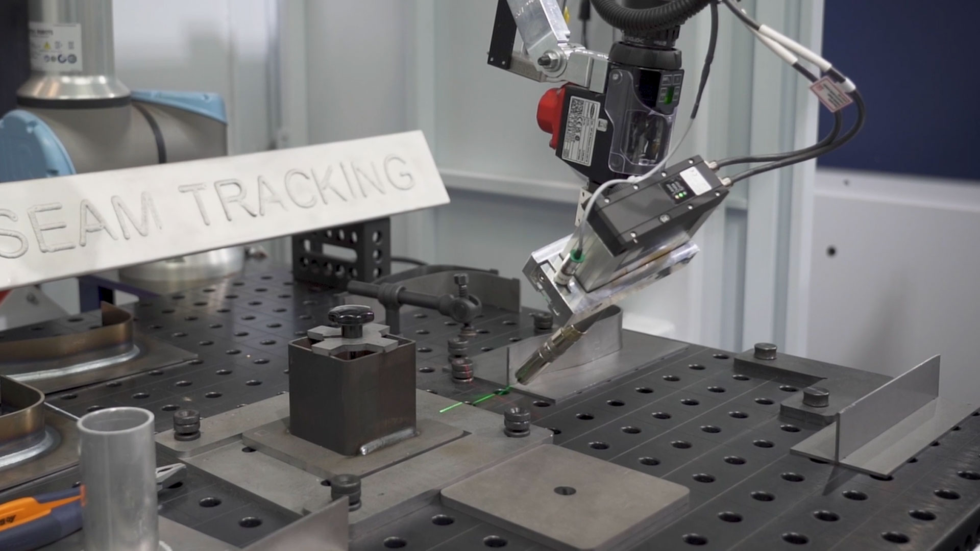 Automatisiertes Laserschweissen Symbolbild Blechexpo