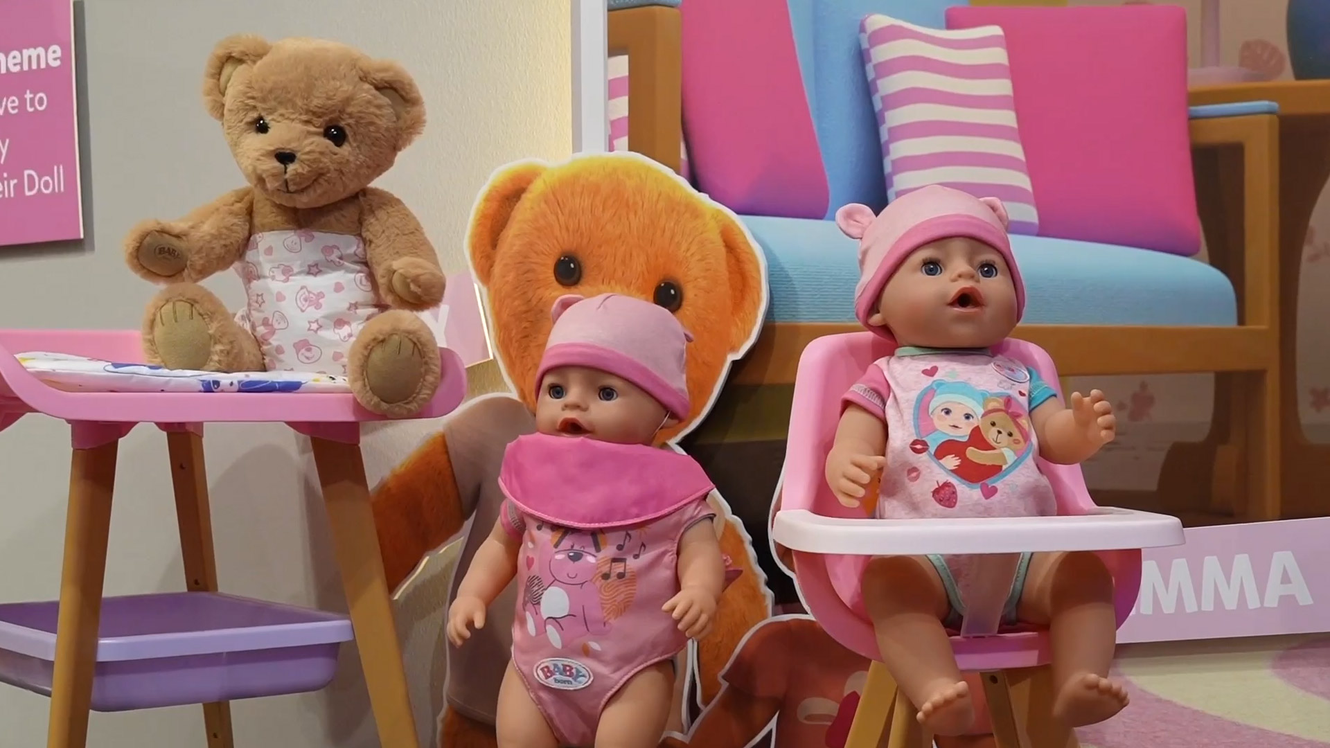 Babypuppen und Teddybaeren